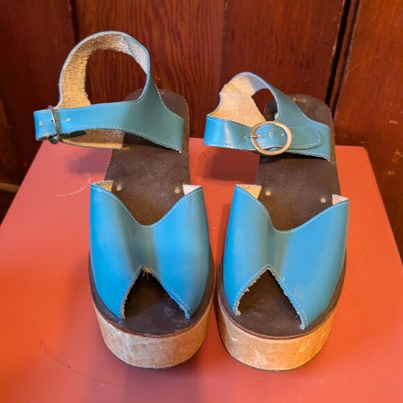 Vintage 1970s Blue Hand Painted Flower Wooden Platforms Sandals, 8.5B - Picture 2 of 6